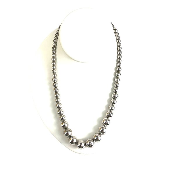Vintage Napier Silver-Tone Graduated Bead Necklace 18" With Oval Clasp - Picture 2 of 5